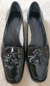 Zapato para mujer Salvatore Ferragamo negro charol mocasín borla 7,5 B Italia - Imagen 1 de 8