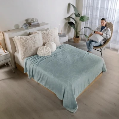 FROST GEOMETRIC LIGHT BLANKET VERY SOFTY AND WARM KING SIZE MADE IN MEXICO - Image 1 of 2