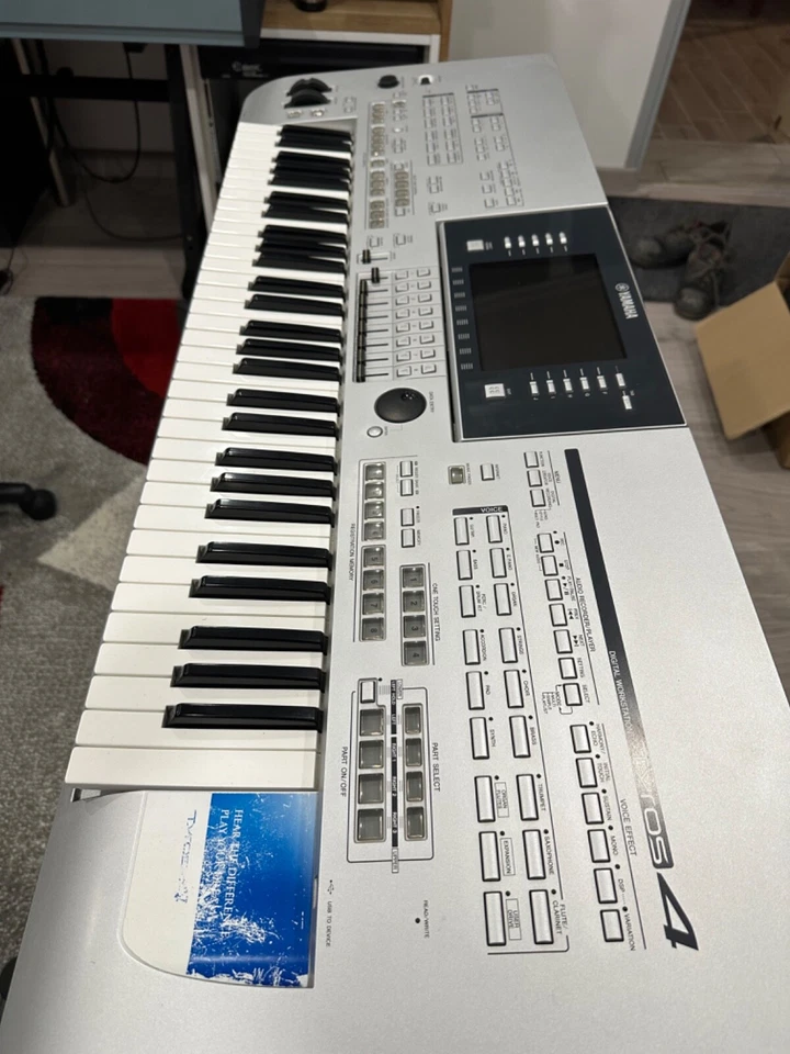 YAMAHA Tyros 4 - Clavier arrangeur 61 touches - Photo 1/4
