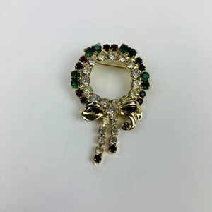 Prendedor de corona de Navidad vintage tono dorado rojo verde imitación piedras preciosas - Imagen 1 de 5