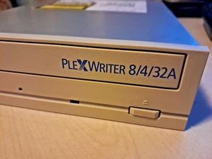 PLEXTOR PX-W8432TI CD-RW drive anno 2000 - Zdjęcie 1 z 3