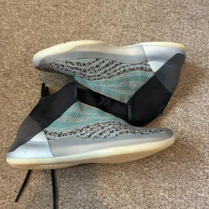 Adidas Yeezy Quantum Größe UK 7,5 Teal Blue QNTM Turnschuhe US 8 Turnschuhe - Bild 1 von 7