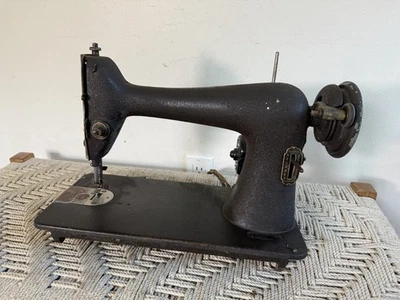 🍊Antigua máquina de coser Singer Treadle de los años 40 | Modelo desconocido con motor SIN PROBAR Foto 1 de 4