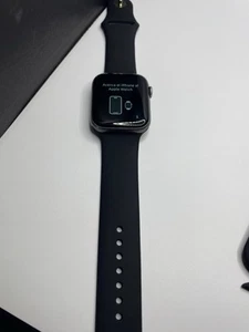 Apple Watch Series 5 44MM (GPS Only) Good Used Condition W/Band - Photo 1 sur 7