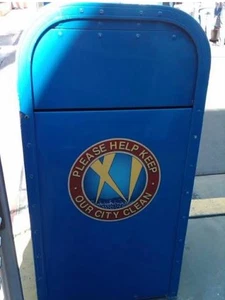 Disneyland DCA HOLLYWOOD BACKLOT #1 MÜLLEIMER Schild Grafik Aufkleber Requisite RAR - Bild 1 von 3