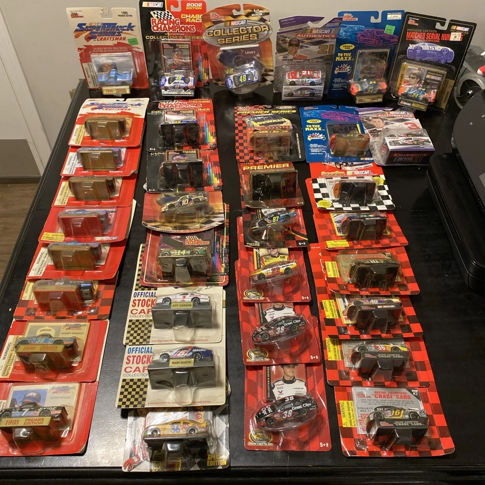Colección completa de (35) Racing Champions 1/64 NASCAR diecasts nuevos Foto 1 de 4