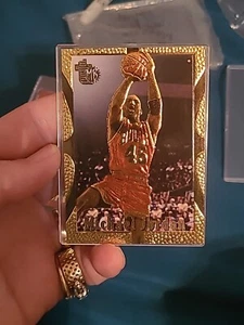 Michael Jordan 1994-95 Topps Embossed Golden Idol Card #121 Gold #45 Jersey Rare - Bild 1 von 18