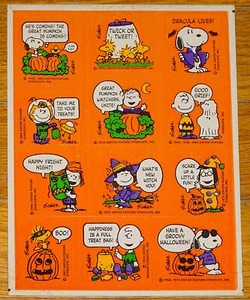 VINTAGE HALLMARK PEANUTS~CHARLIE BROWN~SNOOPY~GREAT PUMPKIN HALLOWEEN STICKERS - Picture 1 of 1