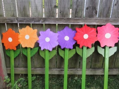 THE FLOWER THAT NEVER NEEDS WATERING WOOD OUTDOOR LAWN & GARDEN DECORATION YARD  - Image 1 of 4