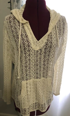 女士的沐浴套装遮盖钩针花边霜白色 Empyre 连帽 — 第 1/4 张图片