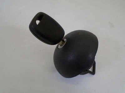 RENAULT CLIO 2001-2005 LOCKING FUEL CAP  - image 1 of 2
