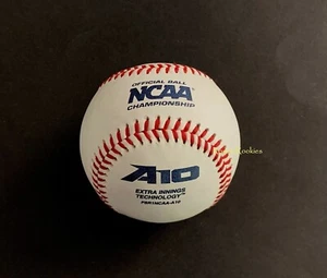 RAWLINGS UFFICIALE NCAA A10 ATLANTIC 10 CONFERENCE BASEBALL CUCITURA PIATTA - Foto 1 di 1