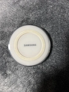 Samsung Galaxy Wireless Charging Pad mit Micro USB Ladegerät (EP-PG920IBUGUS) Weiß - Bild 1 von 2