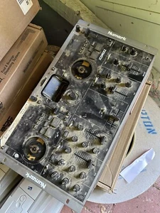 Numark iCDMIX2 Dual 2 Channel CD/iPod DJ with Integrated Mixer FOR PARTS/REPAIR - Picture 1 of 8