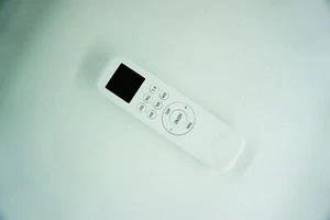 Télécommande pour climatiseur portable Della Kendal YKR-T/031E - Photo 1 sur 5