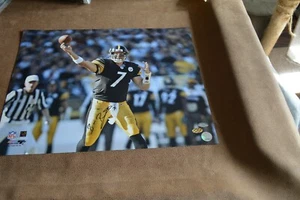 Ben Roethlisberger Steelers Autographed Action 16x20 Roethlisberger Hologram - Picture 1 of 3