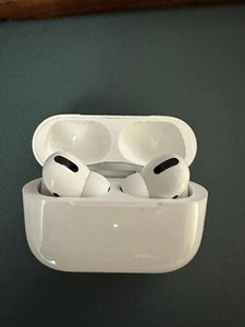 Apple AirPods Pro with MagSafe Wireless Charging Case *earbud buzz read* - Photo 1 sur 3