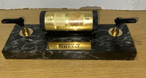 Schreibtisch Pirelli Kalender und Stifthalter Vintage Rennmotiv Lesen - Bild 1 von 9