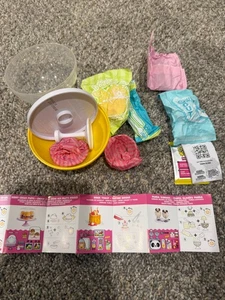 Miniverse Make It Mini Diner Series 4 Wave 2 Berry Cream Puffs MGA Entertainment - Imagen 1 de 1