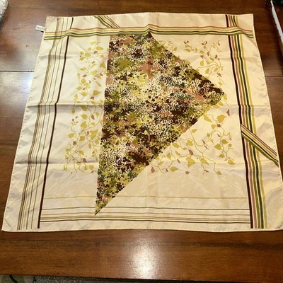 Bufanda Vintage Grande Cuadrada 26 x 26 Geométrica Años 70 Hecha en Japón 100% Acetato Foto 1 de 4