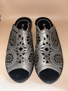 Sandali donna Romika argento metallizzato ritaglio slide taglia 39 comodi slip-on scarpa - Foto 1 di 9