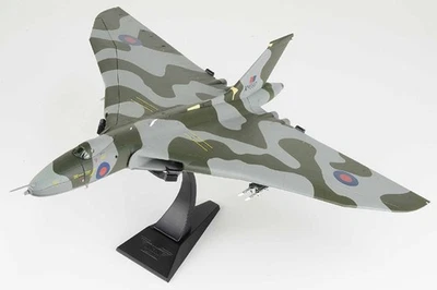 AA27206 Corgi Vulcan B.Mk 2 1/72 Model XM597 RAF No.50 Sqn - Image 1 of 2