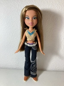 MGA - Bratz - 2023 Original Fianna Series 3 Doll - Brunette, Green Eyes - Picture 1 of 11