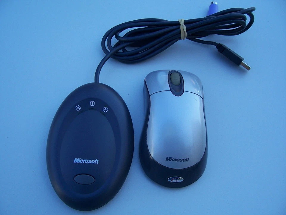 Microsoft Wireless Optical Mouse Canada 210 & Wireless Desktop Receiver 1.0A - Image 1 of 1