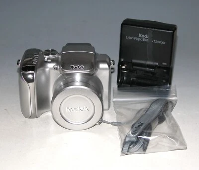 Kodak EasyShare Z612 6.1MP Digital Camera - Silver #0762 - Image 1 of 4