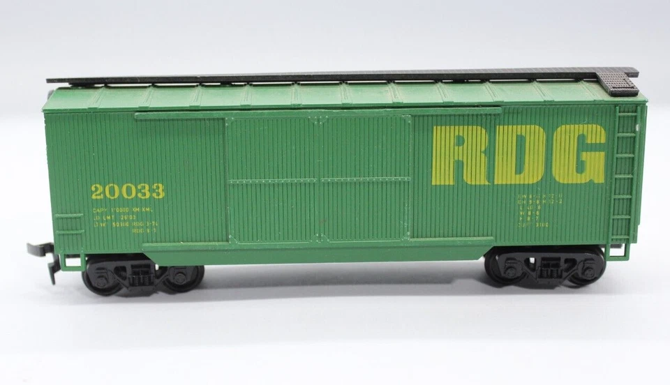 IHC RDG HO Scale Box Car Green #20033 - Image 1 of 2