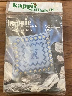 Kit Kappie Velvet Stitchery Tulipa Monograma em Azul VS102 1979 Novo Agulha - Imagem 1 de 4