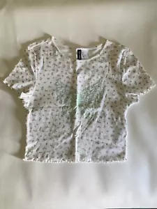 Divided by H&M Women's Crop Top Crew Neck Roses Cropped Blouse Size large - Picture 1 of 8