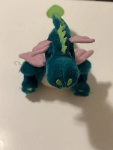Hübscher Dragon Türkis Drache mit grünen Schuppen und rosa Flügeln - Bild 1 von 6