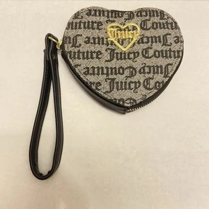 Muñequera sin asas Juicy Couture en forma de corazón con logotipo negro y dorado con cremallera alrededor. - Imagen 1 de 4