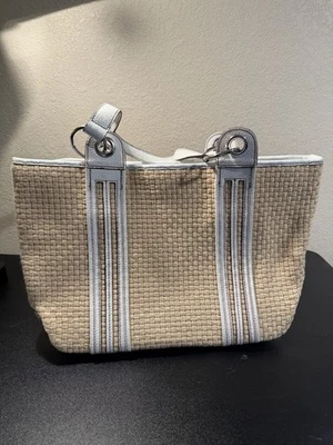 Bolso de Mano MAXX New York Tejido de Paja - Borde de Cuero Sintético Blanco, Herrajes Dorados, Cartera Foto 1 de 4