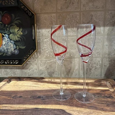PIER 1 COPA FLAUTA CHAMPÁN REMOLINO ROJO (JUEGO DE DOS) Vástago Largo 10" ALTO Foto 1 de 4