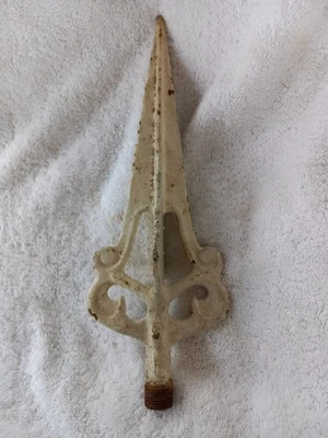 Poste de puerta antiguo de hierro fundido con acabado blanco de 13" Foto 1 de 4