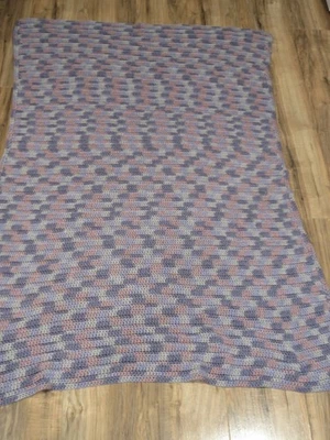 Ganchillo afgano hecho a mano 50x62" púrpura/lavanda/gris Foto 1 de 2