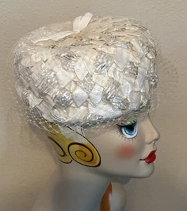Vintage Ladies Cream Pill Box Union Made Hat, Top Bow & Face Net - Picture 1 of 13