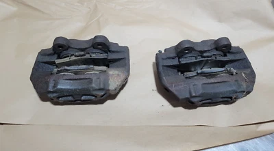 93-98 TOYOTA T100 3.4 5VZ V6 4X4 JUEGO DE PINZAS DE FRENO DE DISCO DELANTERO IZQUIERDO DERECHO FABRICANTE DE EQUIPOS ORIGINALES 4x4 Foto 1 de 4