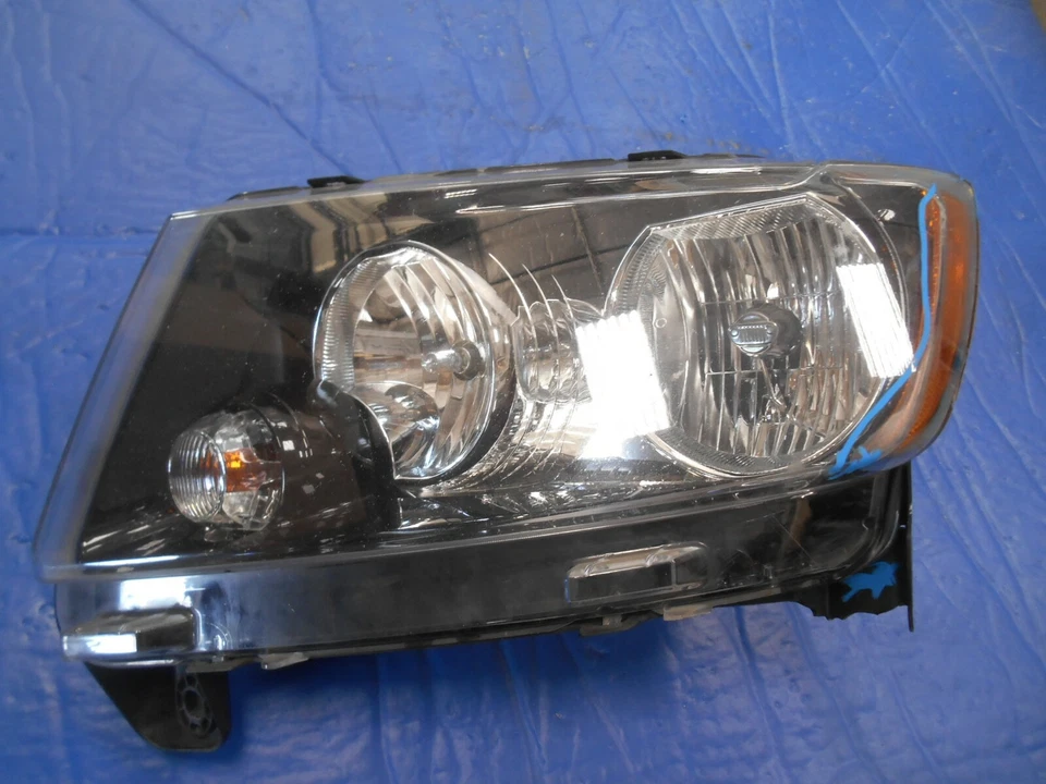 2012-13 吉普大切诺基 Altitude Trailhawk 左前灯头灯 原始设备制造商 — 第 1/4 张图片