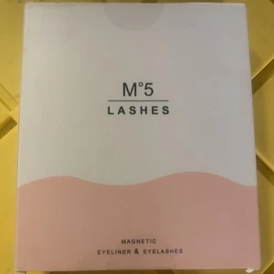 M5 Magnetische Wimpern und Eyeliner - Kit Boxen sind NICHT in einwandfreiem Zustand  - Bild 1 von 3
