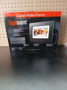 GIGAWARE 7” High Resolution DIGITAL PHOTO FRAME•Black Wood•SD, MS, MMC Slots - Picture 1 of 8