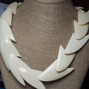 Collar Declaración Color Marfil Cuentas Geométricas 24" - Imagen 1 de 7