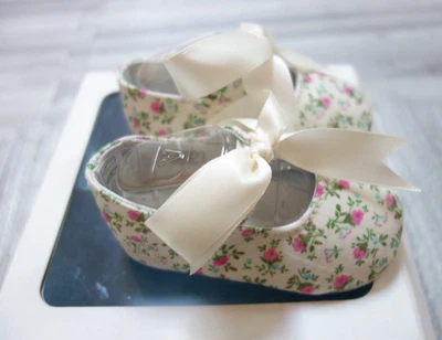 Sapatos berço Ralph Lauren Layette 3-6 meses Briley floral Mary Janes tamanho 2 - Imagem 1 de 4