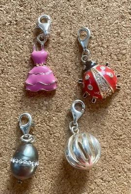 4x Dijes con Clip de Plata de Ley 925 Cierre de Langosta Ladybird Vestido Perla Orbe Foto 1 de 3