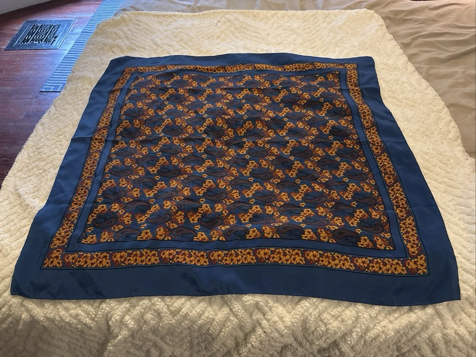 "Bufanda cuadrada 34 X 34"" azul marino cachemira" Foto 1 de 3