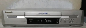 PANASONIC NV-FJ613 VIDEOREGISTRATORE SUPER VHS 6 TESTINE STEREO CON TELECOMANDO - Imagen 1 de 8