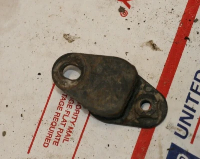 1999 年 YAMAHA YZ 80 原始设备制造商前消声器支架 — 第 1/2 张图片