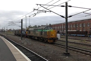 D1 35mm Slide Class 37 37716 Doncaster 03.11.16 - Picture 1 of 1